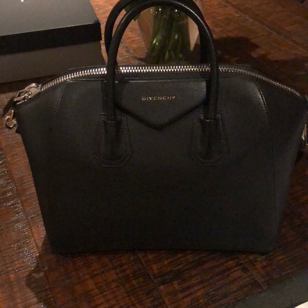 I’m selling this bag for donation to Armenia🇦🇲